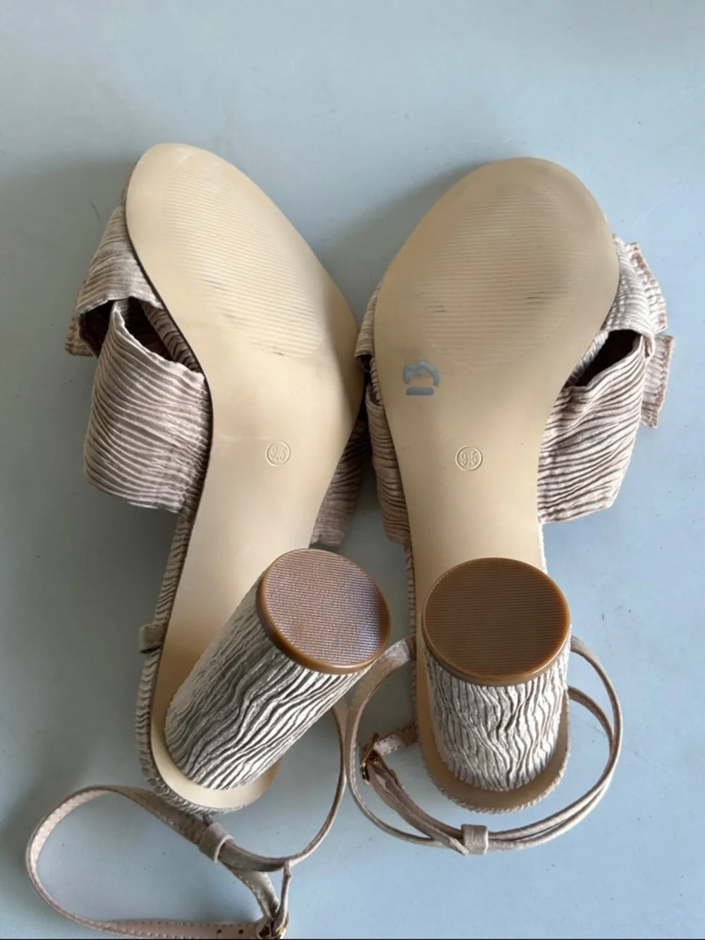 BAYQ Women's Tan Bow Sandals